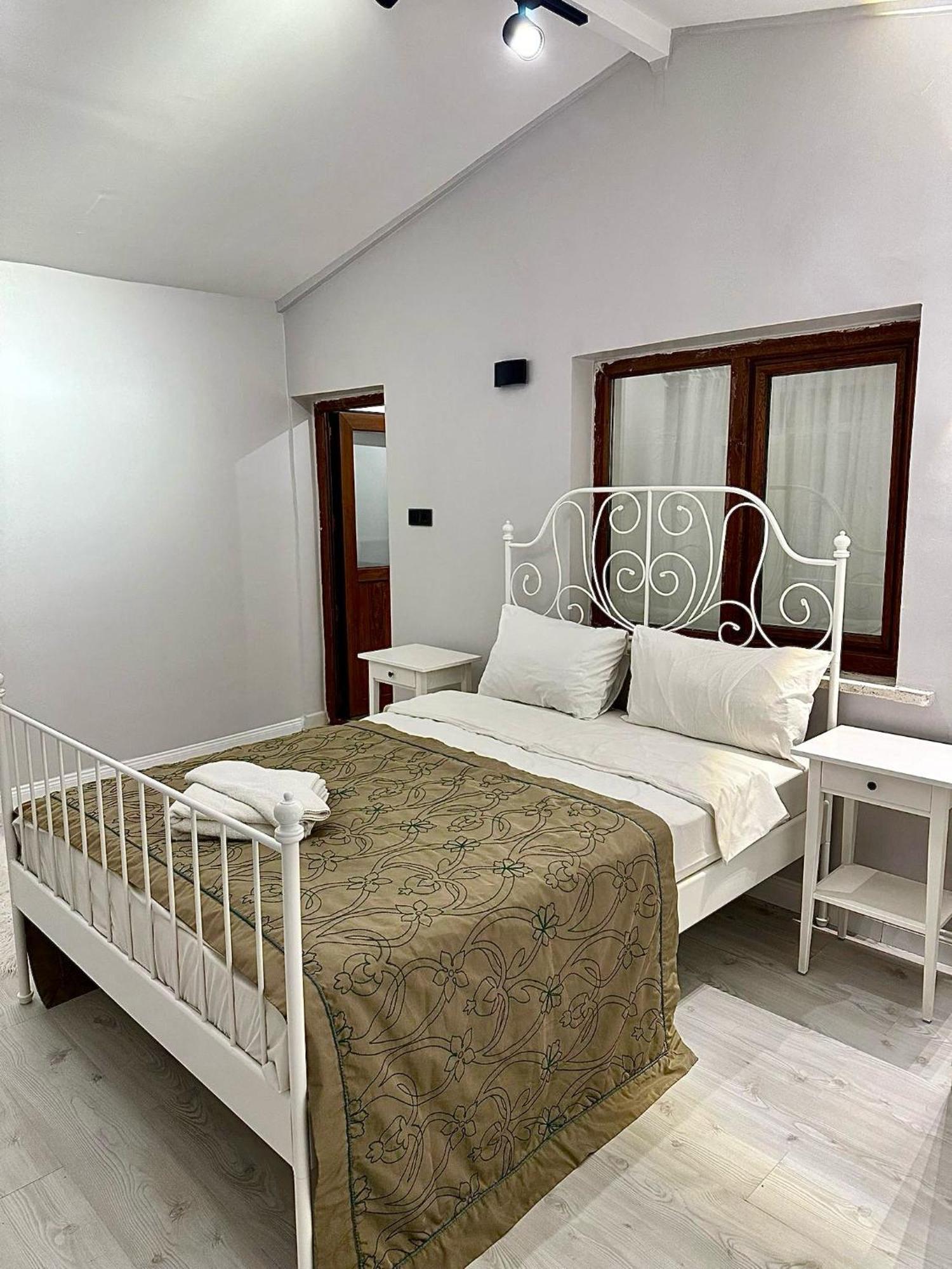 Tiny 1 Hotel Istanbul Bagian luar foto
