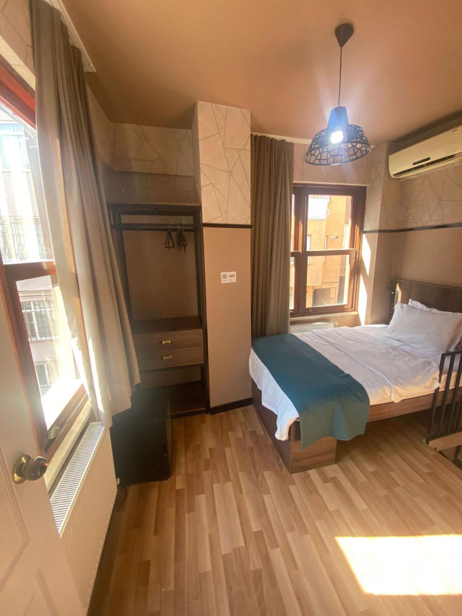 Tiny 1 Hotel Istanbul Bagian luar foto