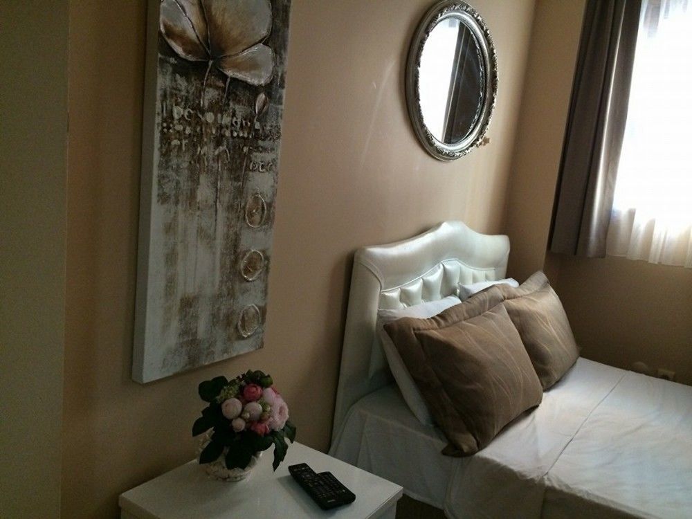 Tiny 1 Hotel Istanbul Bagian luar foto