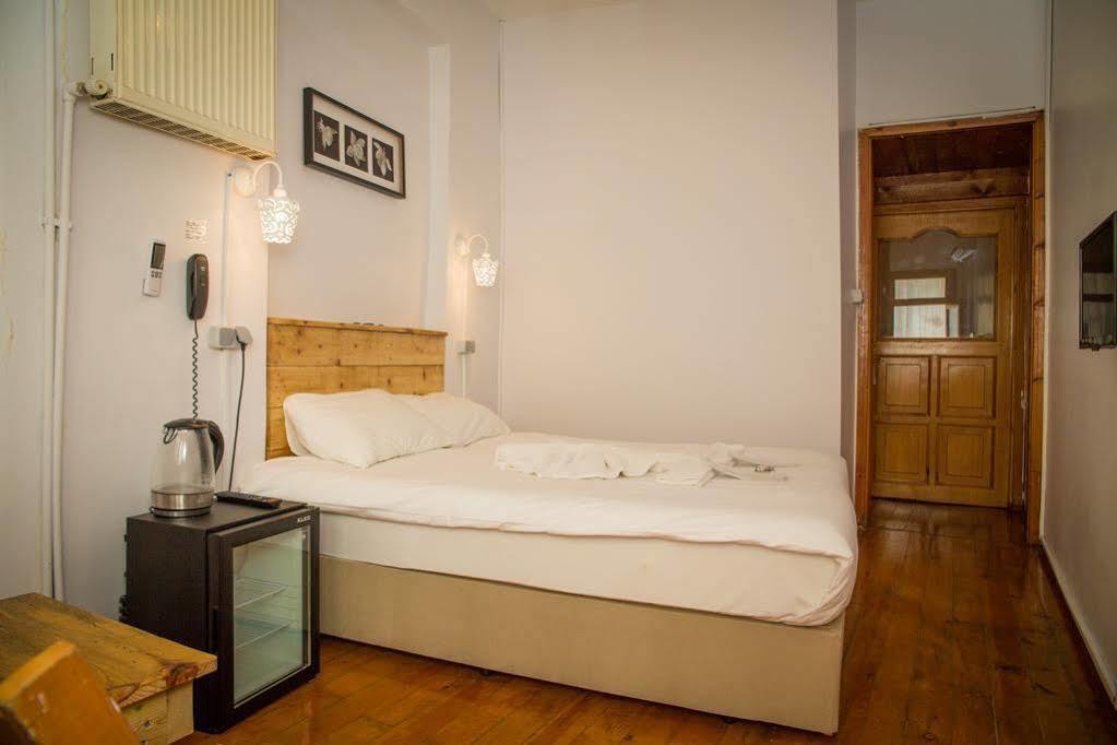 Tiny 1 Hotel Istanbul Bagian luar foto